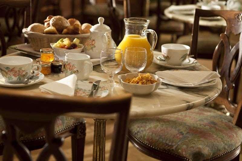 Cecilia Arc De Triomphe Hotel Paris Restoran gambar