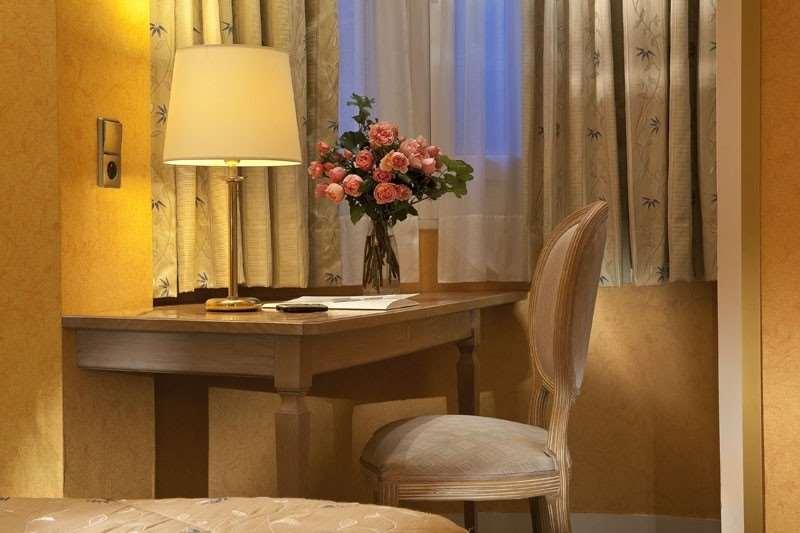 Cecilia Arc De Triomphe Hotel Paris Bilik gambar